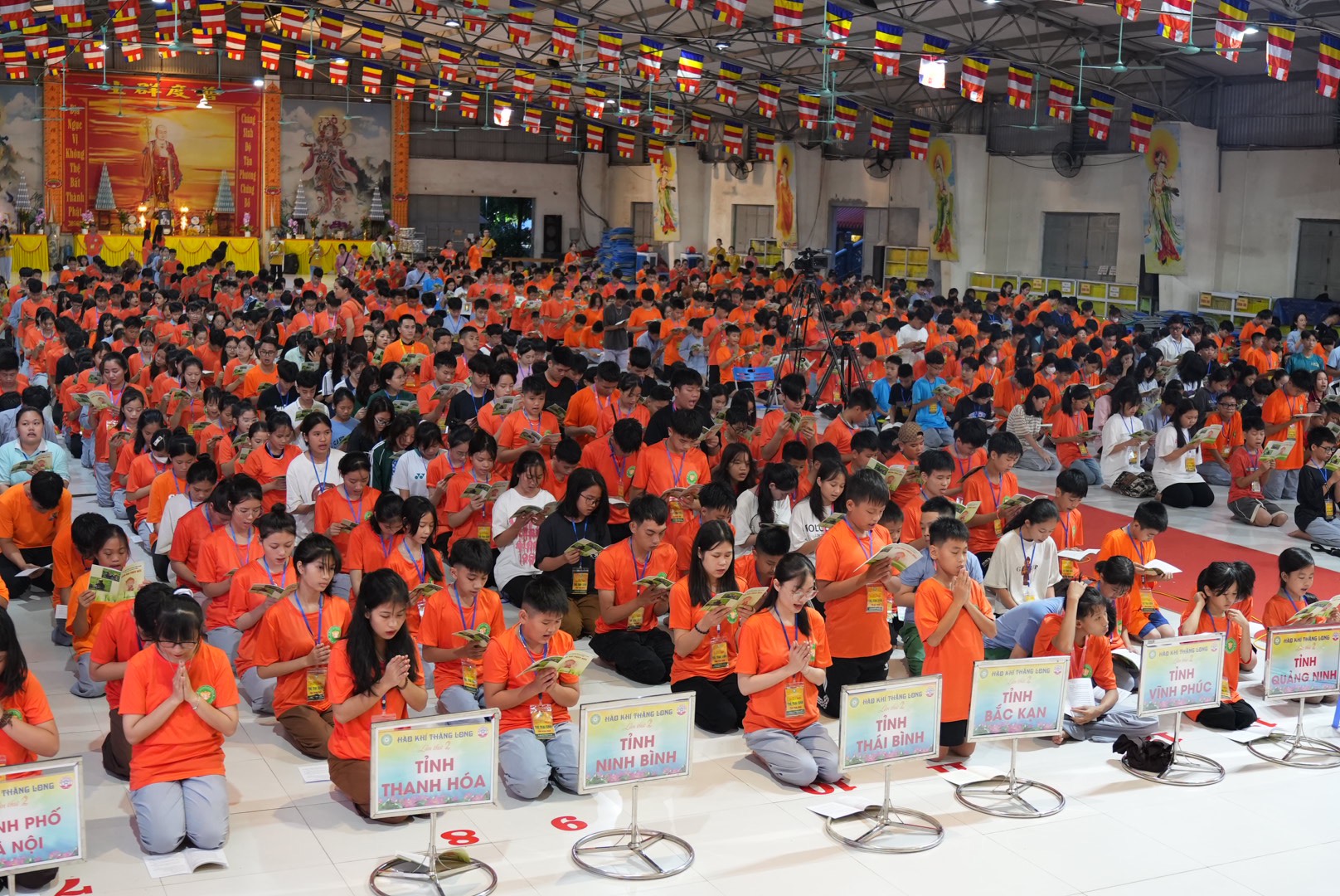 Hà Nội: Thời khóa tu tập sáng của 1700 khóa sinh tại chùa Khai Nguyên