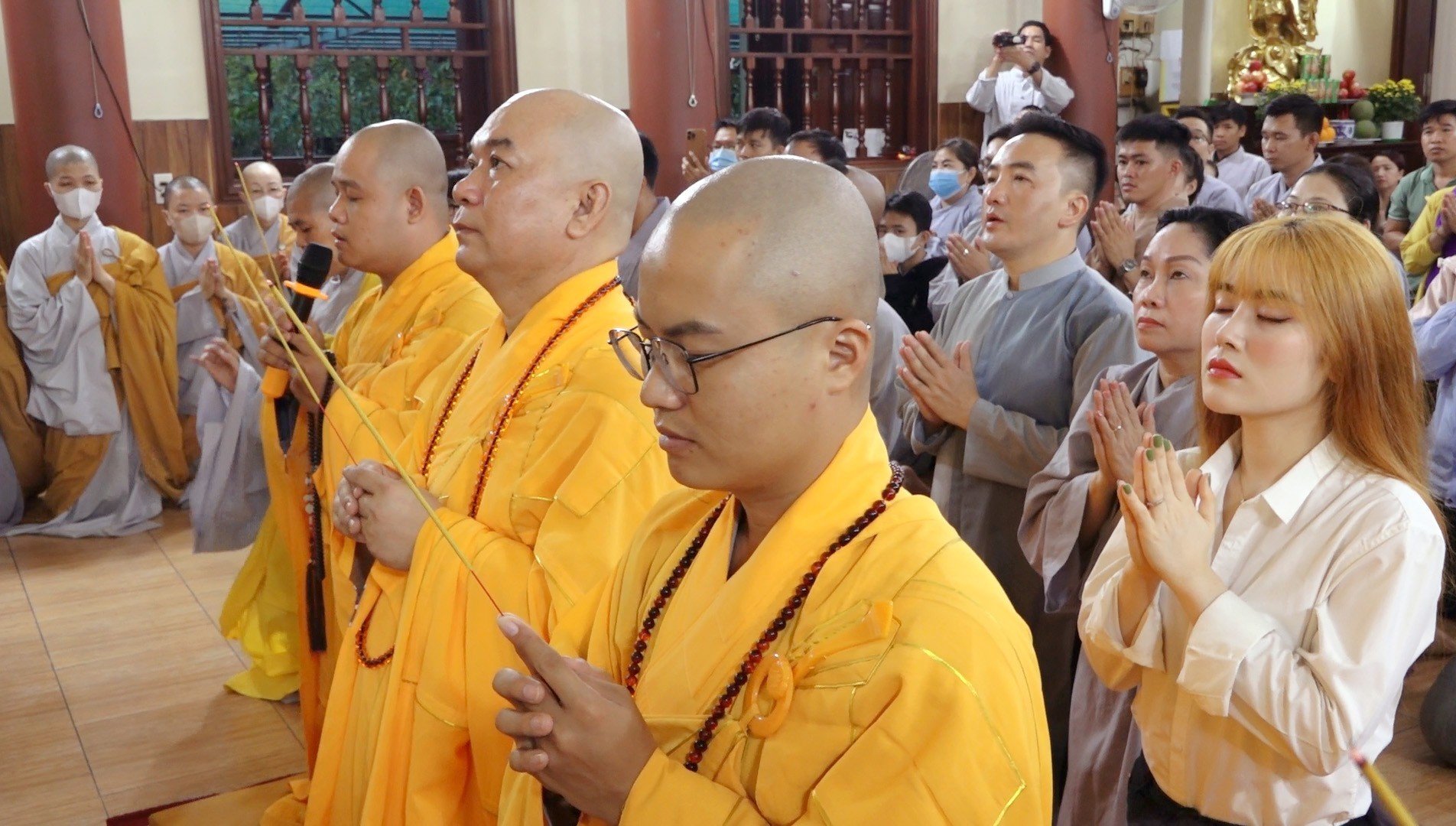 TP. HCM: Phái đoàn chùa Phước Huệ cúng dường 16 trường hạ ở quận Bình Tân và tỉnh Tiền Giang, Long An