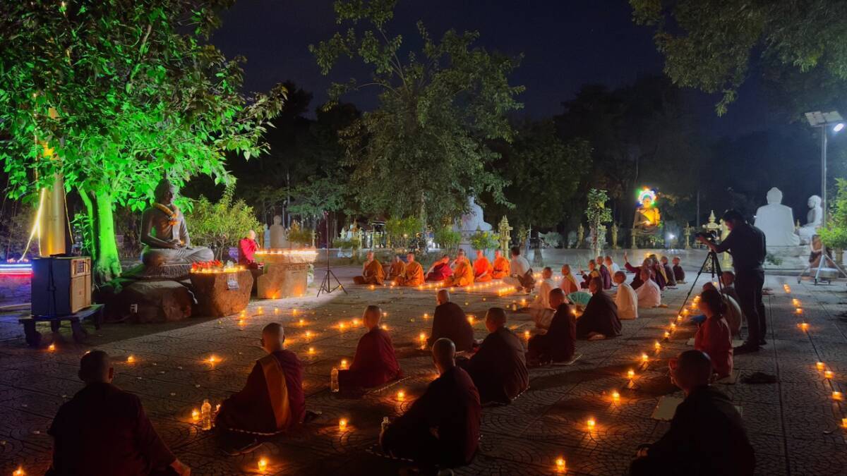 Đồng Nai: Thiền viện Phước Sơn thắp nến tri ân tại Phật cảnh Asoka cho các khóa sinh xuất gia gieo duyên lần thứ 15