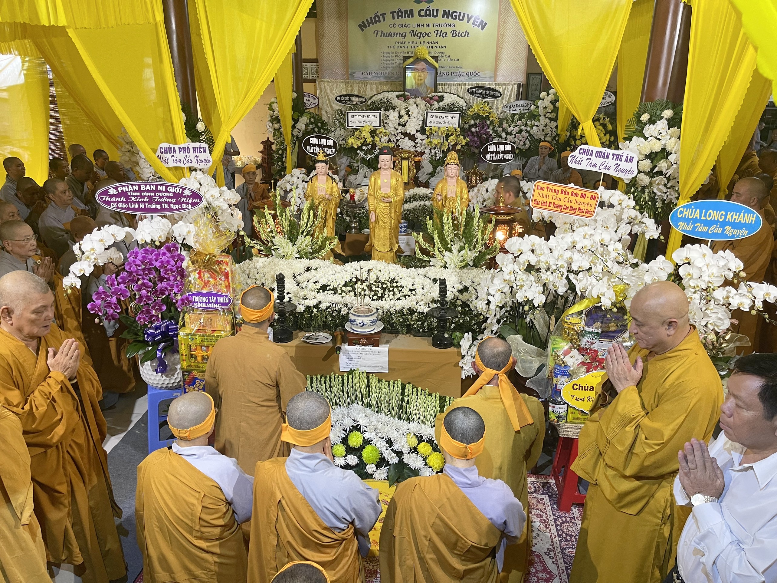 Bình Dương: Lễ truy niệm, phụng tống kim quan  Ni trưởng Thích nữ Ngọc Bích trà tỳ, nhập bảo tháp