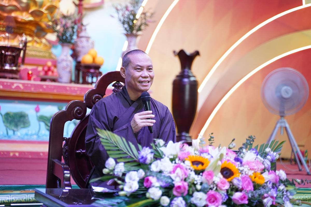 Hà Nội: TT. Thích Trí Chơn chia sẻ pháp thoại với hơn 550 khóa sinh tại khóa tu tuổi trẻ “Con về bên Phật”