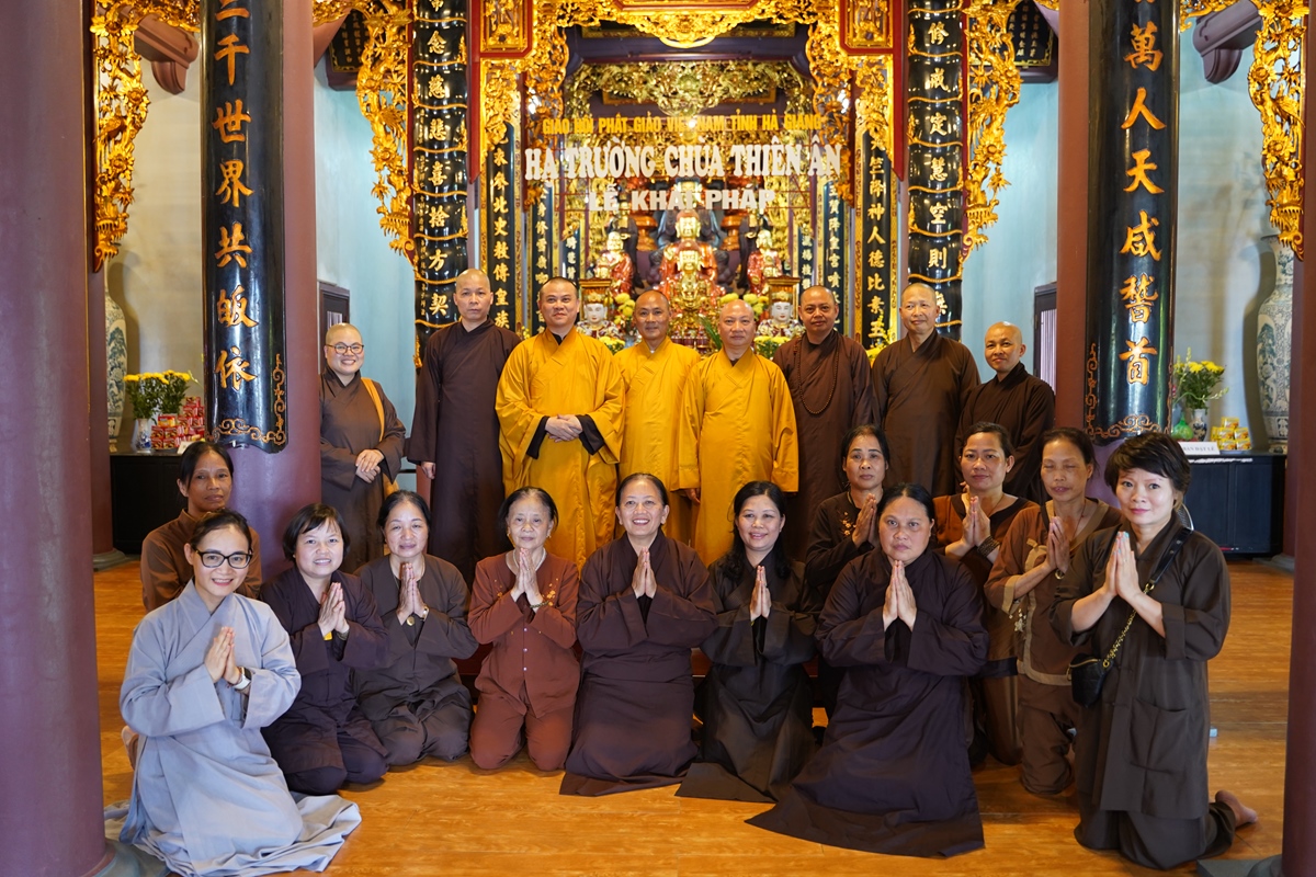 Chư tôn đức Ban Hoằng pháp TW và Ban Kinh tế tài chính TW thăm - cúng dường Trường hạ tại tỉnh Tuyên Quang, Hà Giang