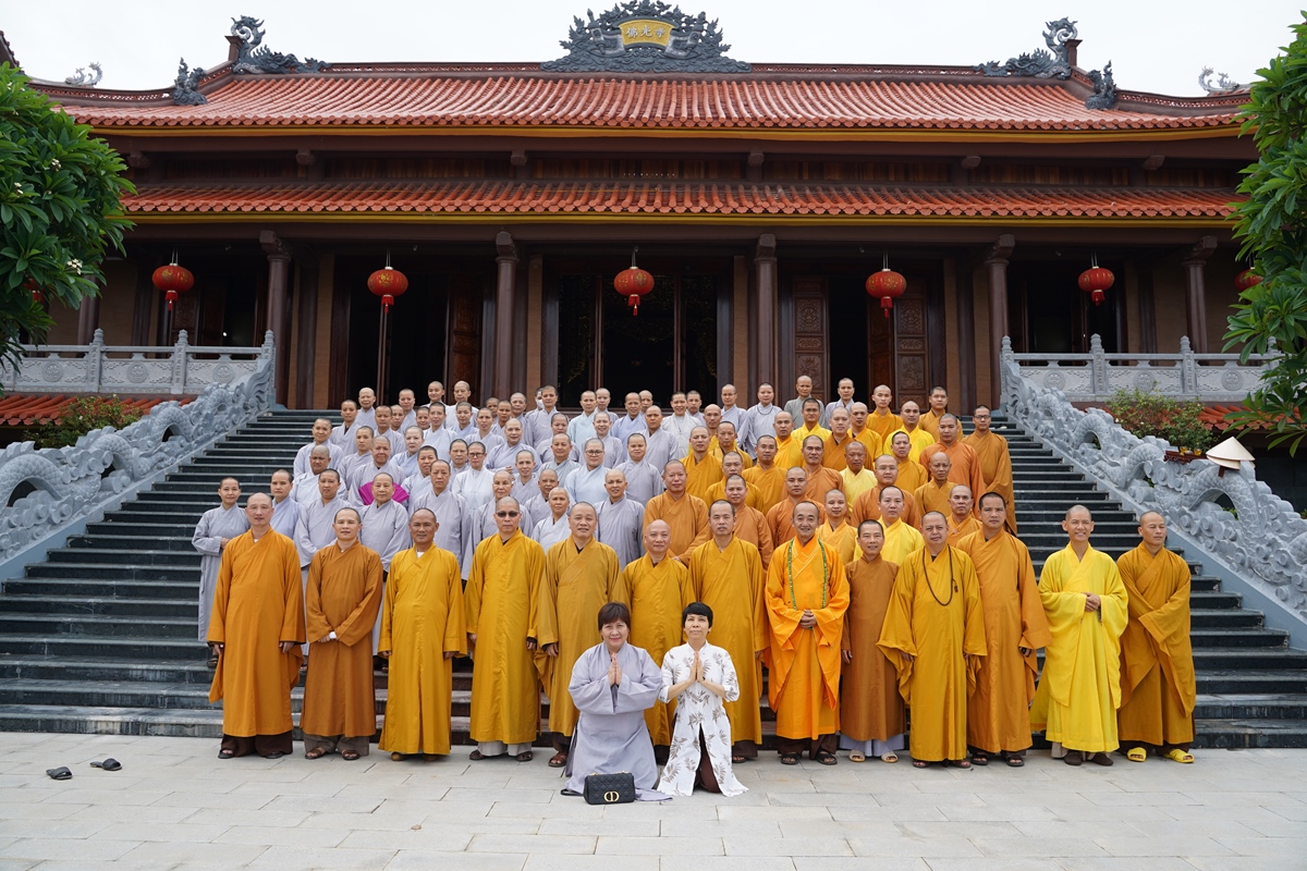 Chư tôn đức Ban Hoằng pháp TW và Ban Kinh tế tài chính TW thăm - cúng dường Trường hạ tại tỉnh Phú Thọ, Vĩnh Phúc