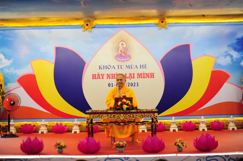 TT Huế: Đại đức Thích Thiền Định thuyết giảng tại khoá tu mùa hè chùa Từ Lâm năm 2023