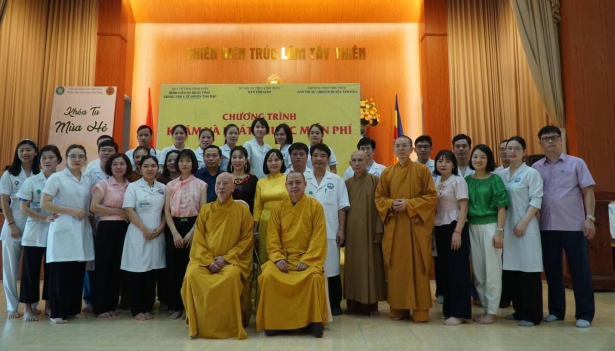 Vĩnh Phúc: Khám bệnh và cấp phát thuốc miễn phí cho Tăng Ni, Phật tử hạ trường Thiền viện Trúc Lâm Tây Thiên và chùa Linh Sơn