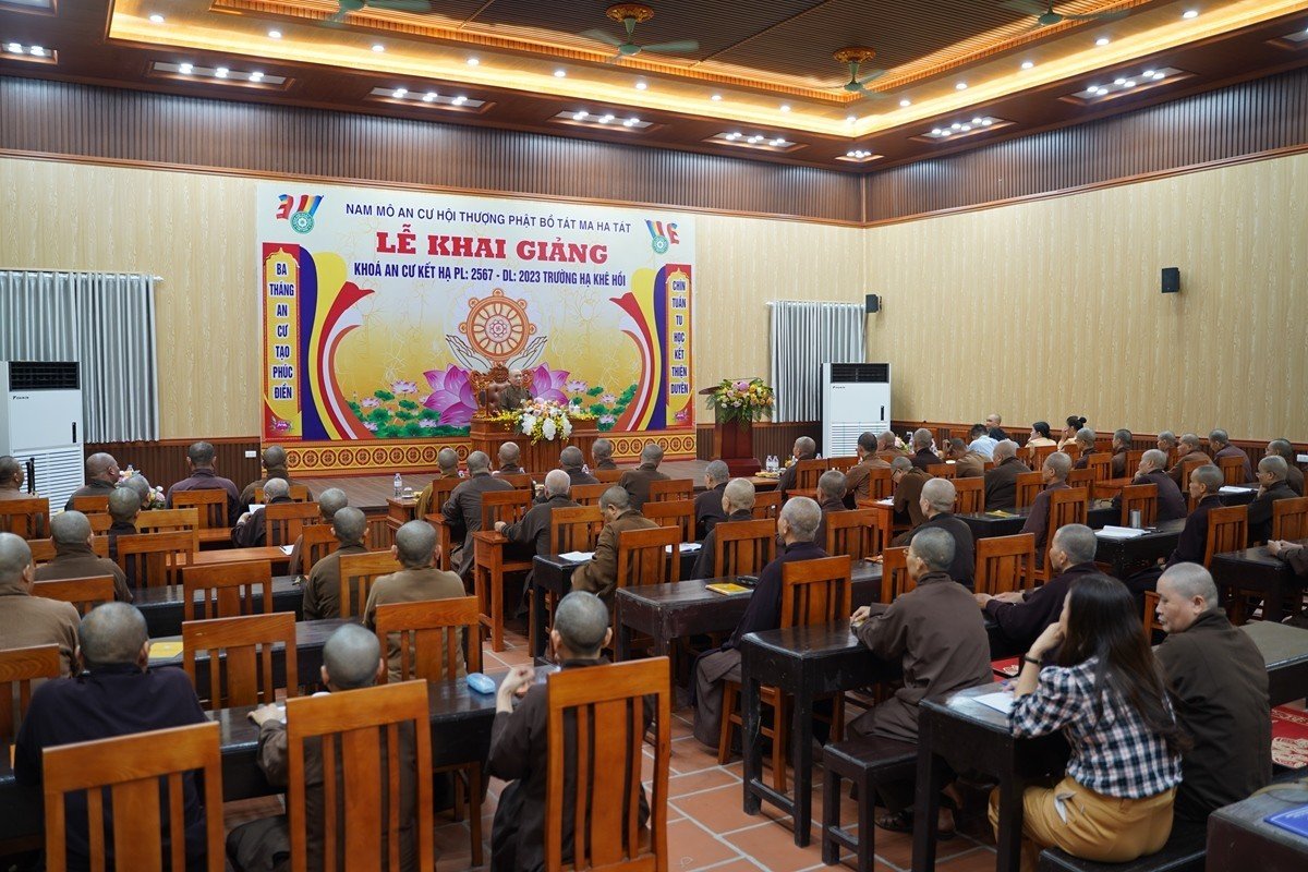 Hà Nội: Tiếp tục chuyến thăm các hạ trường trên toàn thành phố của Phái đoàn Thường trực BTS, Ban Tôn giáo, phòng Cảnh sát giao thông - Công an Tp.Hà Nội