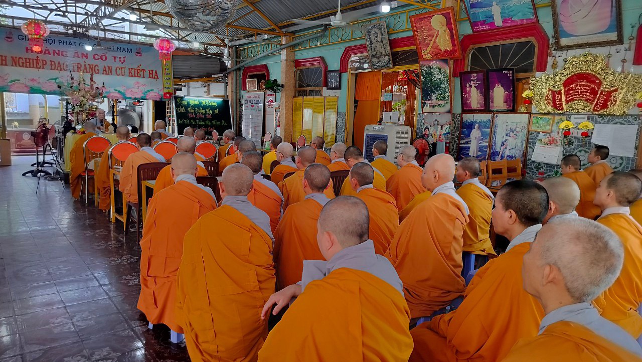 Đồng Nai: Ni trưởng Thích Nữ Huệ Hương thăm và sách tấn hành giả an cư trường hạ Ni chùa Hoàng Ân