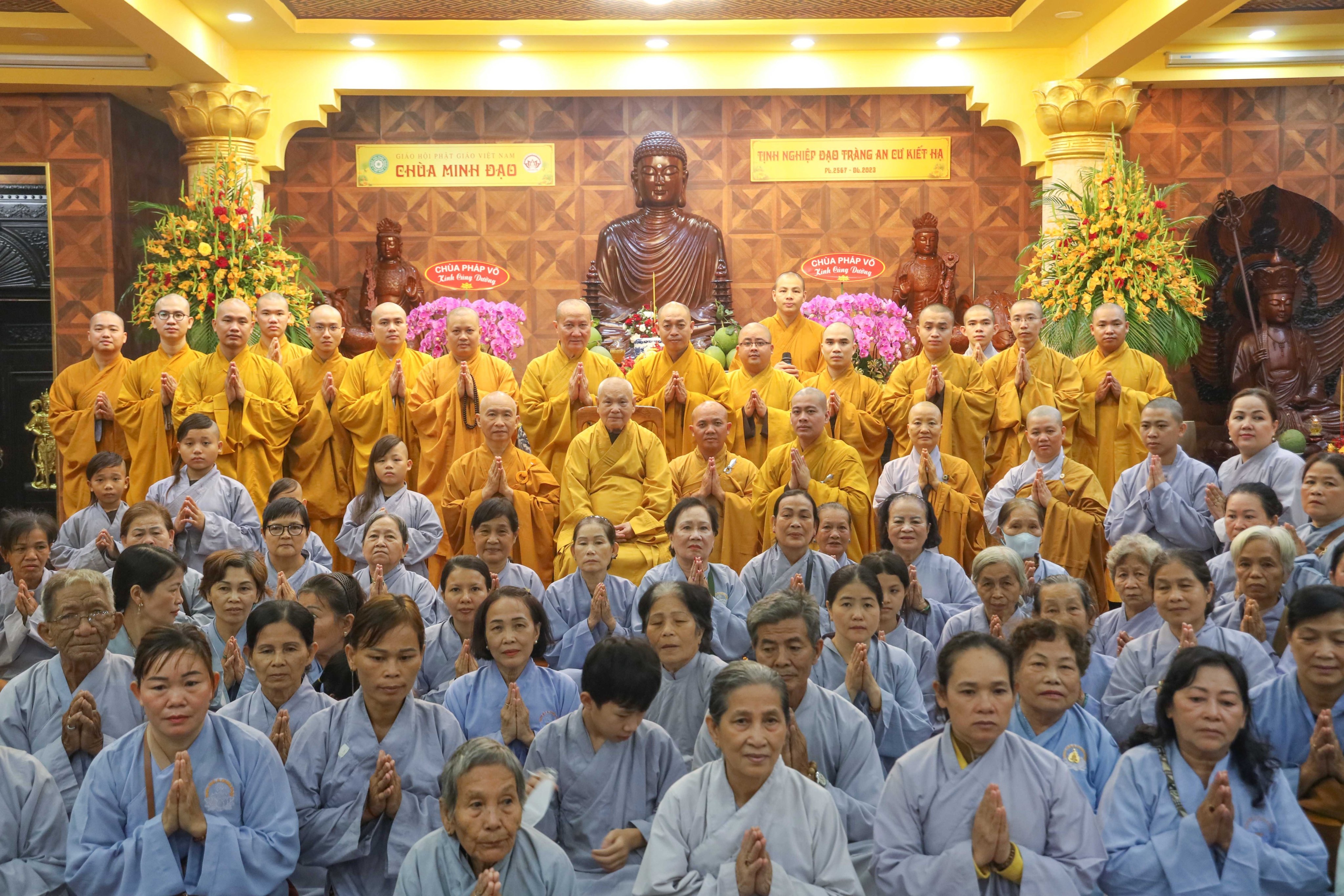 Ban TT-XH Phật giáo huyện Bình Chánh tiếp tục pháp sự cúng dường trường hạ PL.2567