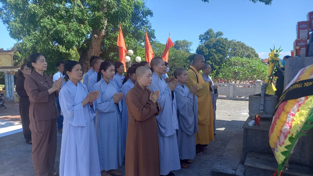 Thanh Hóa: Chùa Đống Cao dâng hoa, viếng hương tưởng nhớ các Anh hùng Liệt sĩ