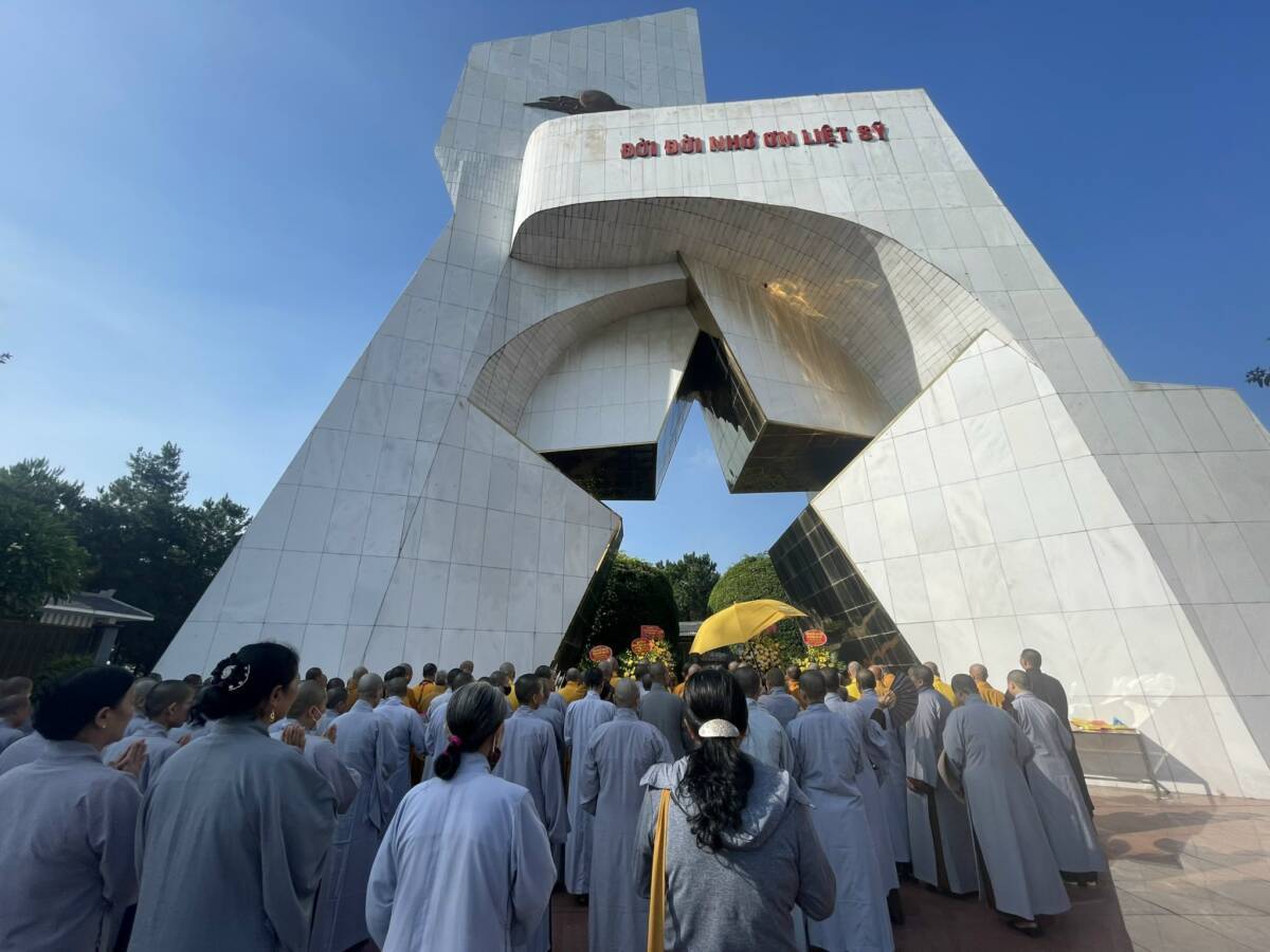 Vĩnh Phúc: Ban Trị sự Phật giáo tỉnh dâng hương tưởng niệm các anh hùng liệt sĩ