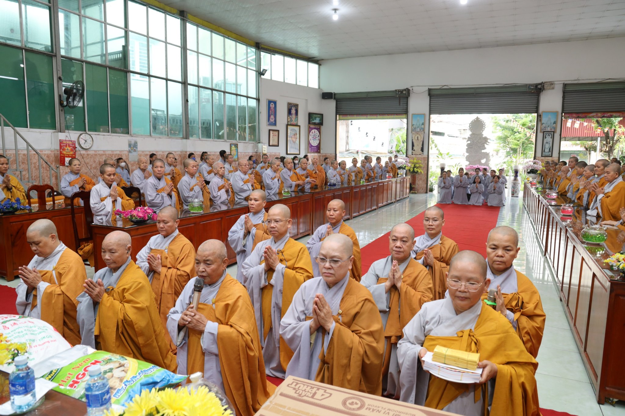 Bình Dương: Đoàn Phân ban Ni giới Trung ương thăm trường hạ tại chùa Tây Thiên