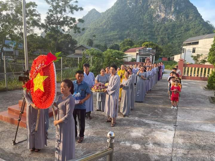 Yên Bái: Ban Trị sự GHPGVN huyện Yên Bình dâng hoa, dâng hương tưởng niệm, tri ân anh linh các Anh hùng liệt sỹ