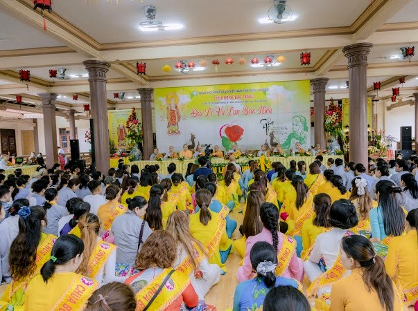 Bình Dương: Đại lễ Vu lan Báo hiếu và dâng Pháp y, Quy y Tam bảo tại Chùa Bồ Đề Đạo Tràng