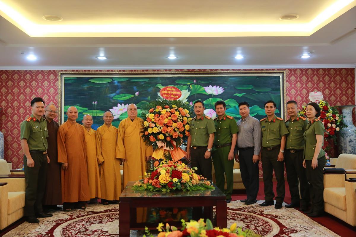Hà Nội: Trung ương Giáo hội chúc mừng ngày truyền thống công an nhân dân