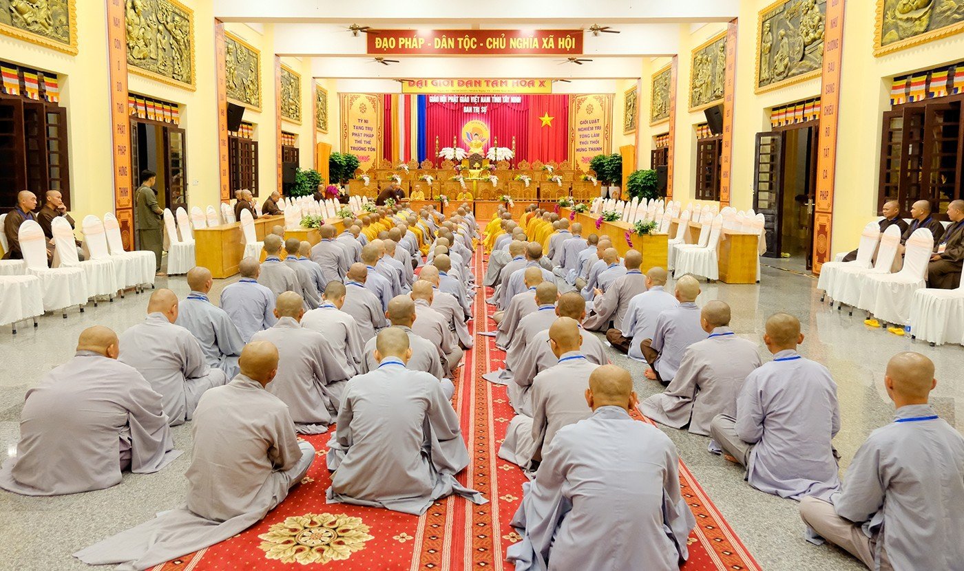 Tây Ninh: Chư Giới tử Đại giới đàn Tâm Hòa X thi tụng Luật trường hàng