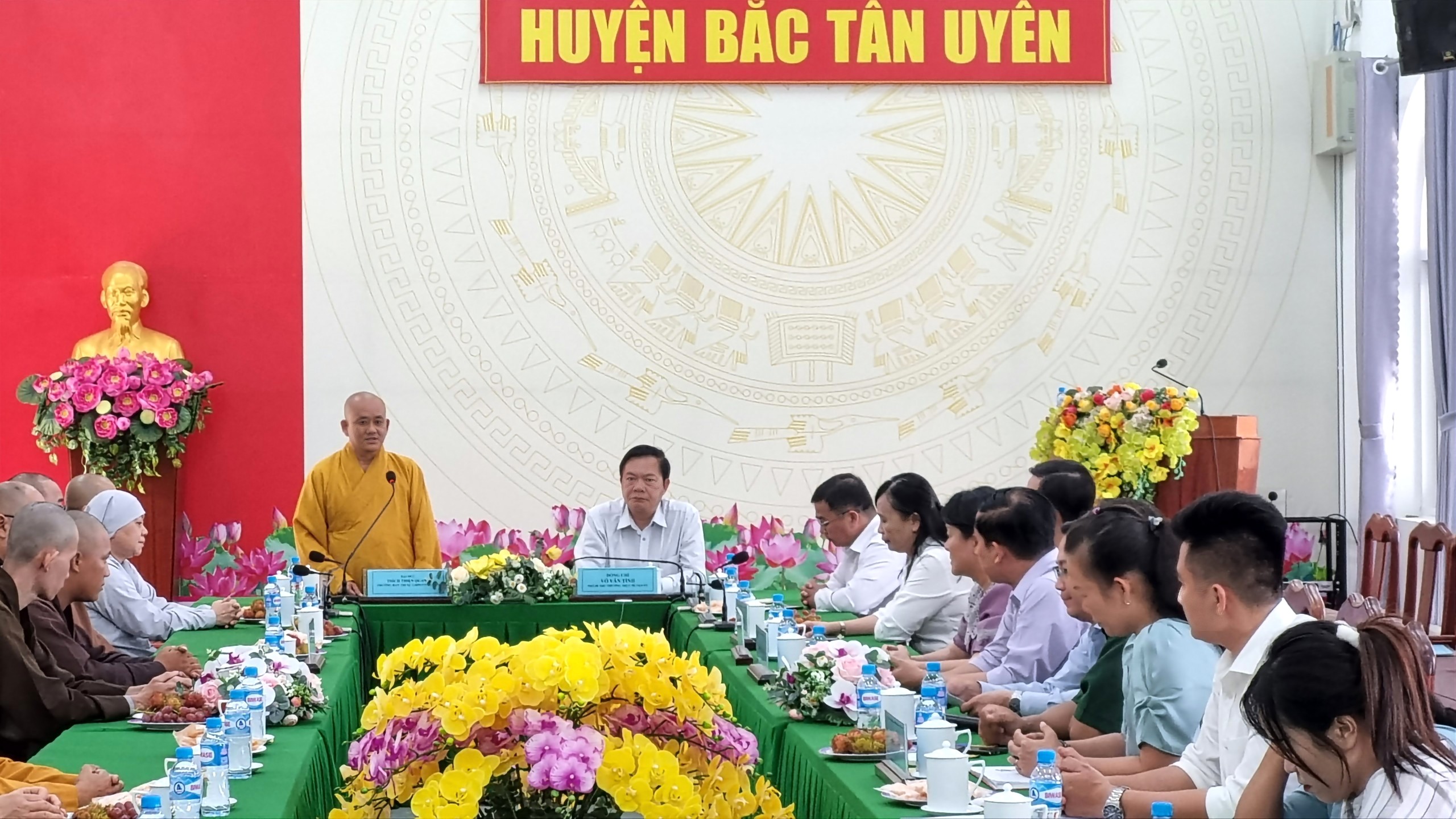 Bình Dương: Ban Trị sự Phật giáo huyện Bắc Tân Uyên chúc mừng lãnh đạo huyện nhân lễ Quốc khánh 2/9