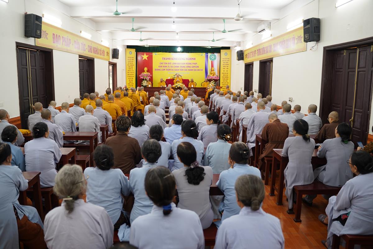 Lãnh đạo Ban Hoằng pháp TW cùng Ban Kinh tế tài chính TW thăm và cúng dường Trường hạ các tỉnh thành phía Bắc