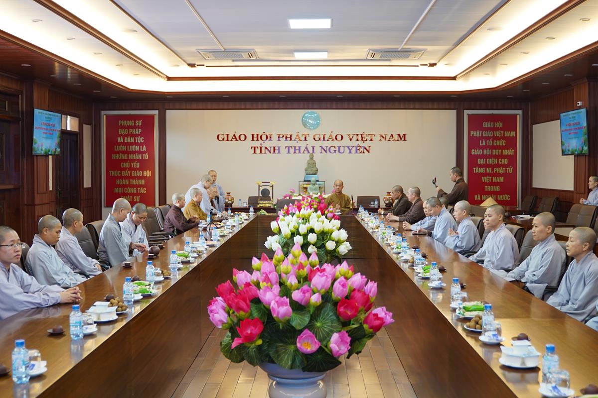Phái đoàn Phân ban Ni giới TW cúng dường Trường hạ tỉnh Phú Thọ, Vĩnh Phúc và Thái Nguyên
