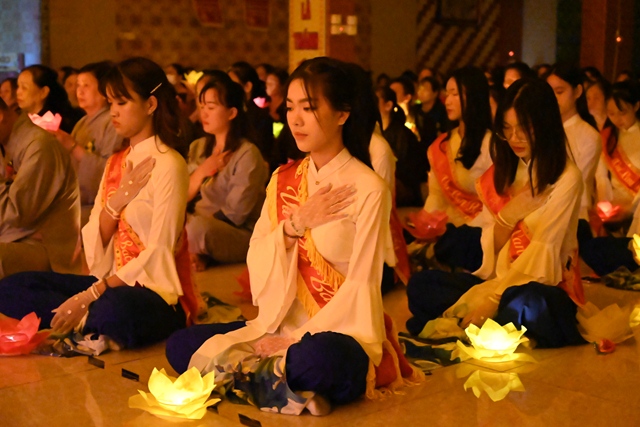 Hải Phòng: Đêm văn nghệ - Hoa đăng tri ân cha mẹ nhân Đại lễ Vu lan Báo hiếu tại chùa Vẽ
