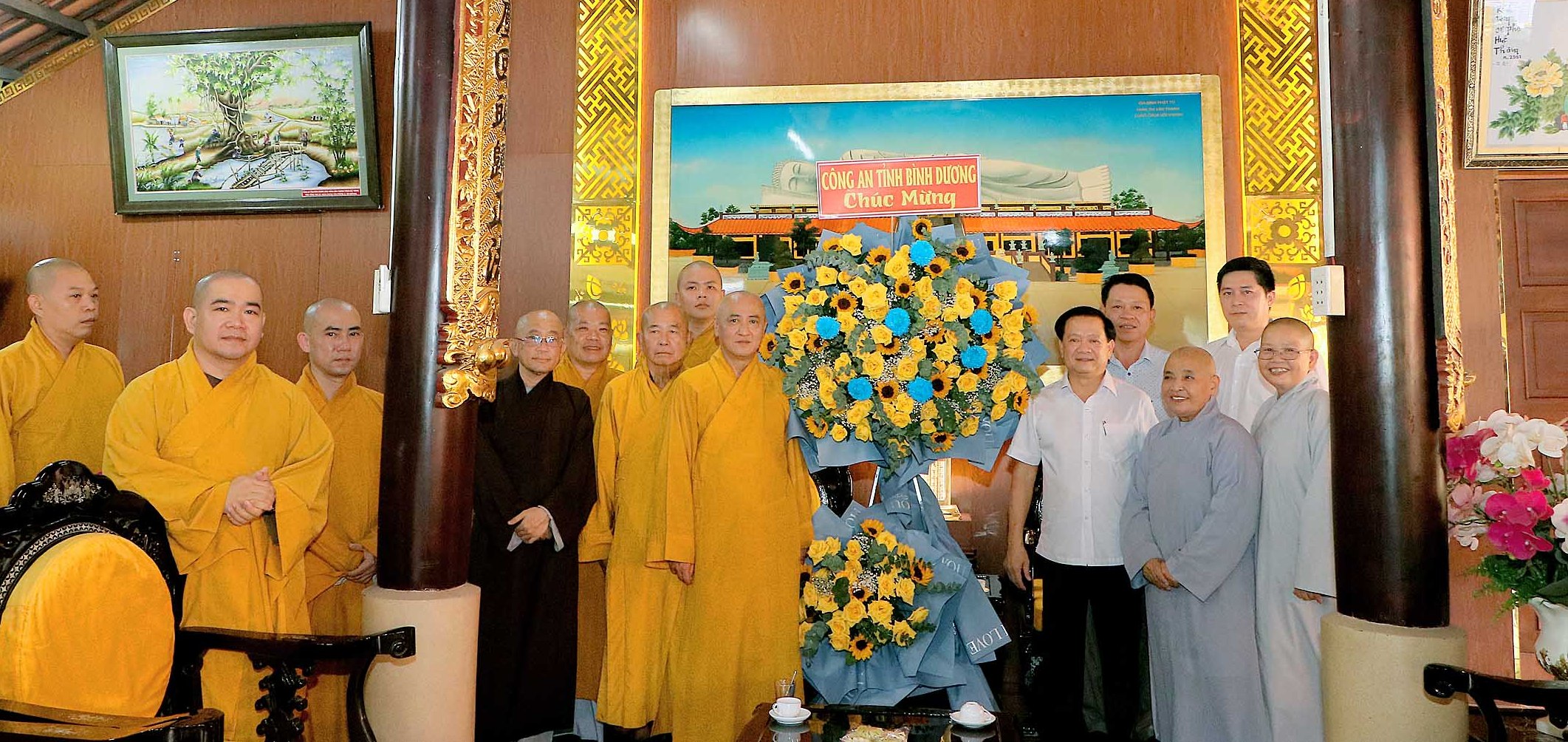 Bình Dương: Lãnh đạo Công an tỉnh thăm, chúc mừng mùa Vu lan đến Ban Trị sự