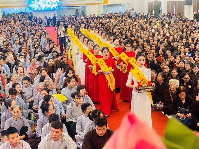 Hải Phòng: Hàng ngàn người về chùa An Hồng tham dự Đại lễ Vu lan Báo hiếu PL.2567