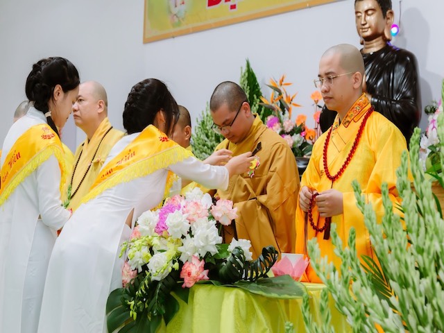 Thái Bình: Chùa Phúc Diên tổ chức lễ Bông Hồng Cài Áo nhân mùa Vu lan Báo hiếu PL.2567