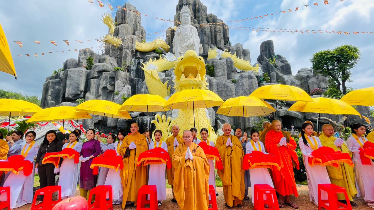 Bình Phước: Lễ Khánh thành núi Phổ Đà và An vị Tôn tượng Bồ Tát Quán Thế Âm tại chùa Phật Quốc Vạn Thành