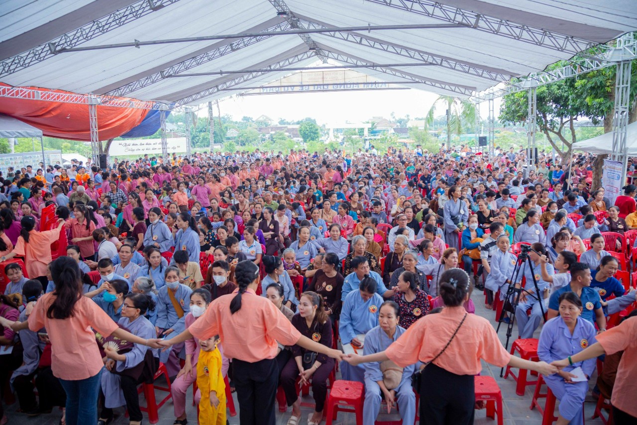 Nghệ An: Hơn 10000 Phật tử tham dự Đại lễ Vu lan tại chùa Viên Quang