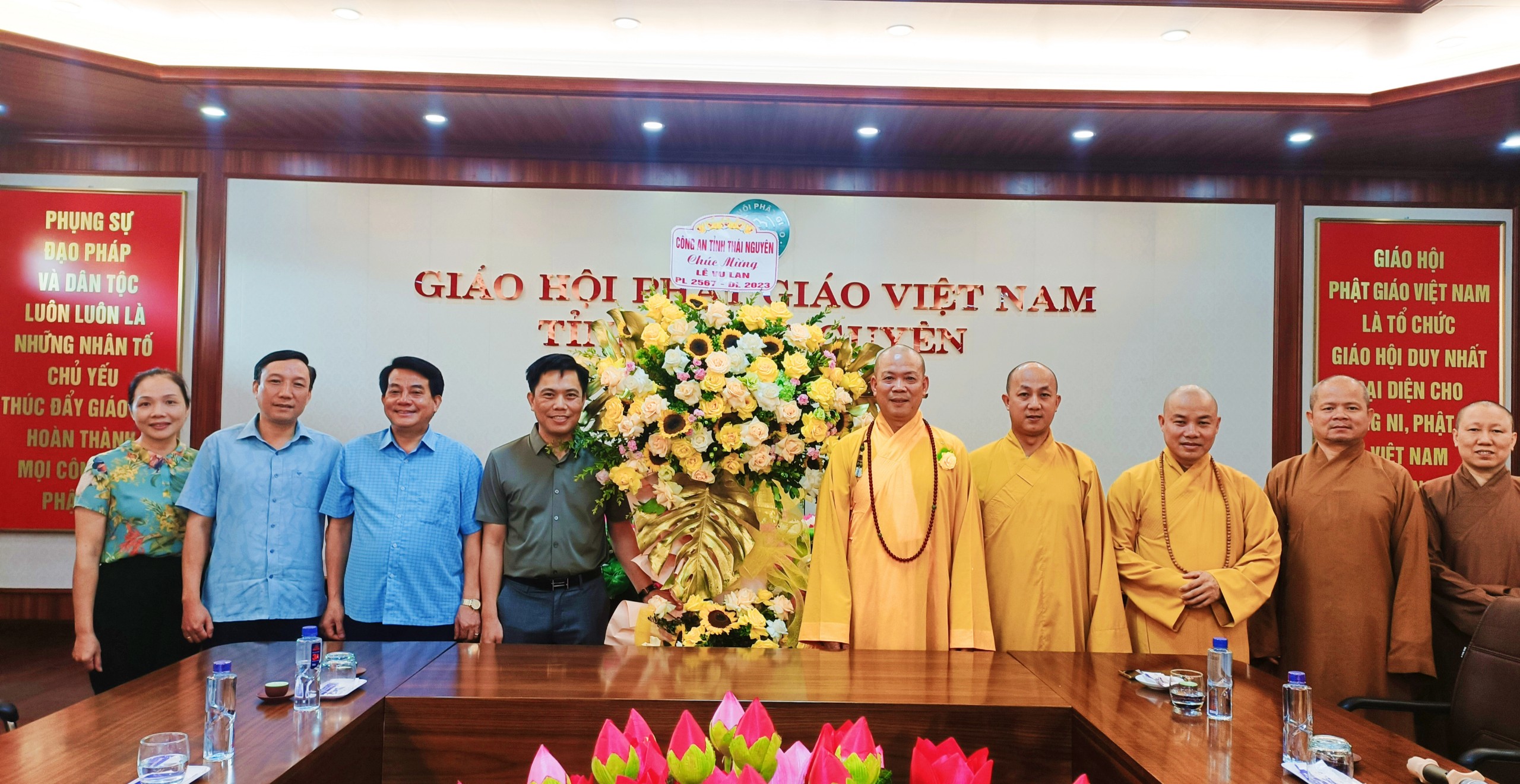 Thái Nguyên: Công an tỉnh thăm và chúc mừng Ban Trị sự GHPGVN tỉnh nhân dịp lễ Vu Lan