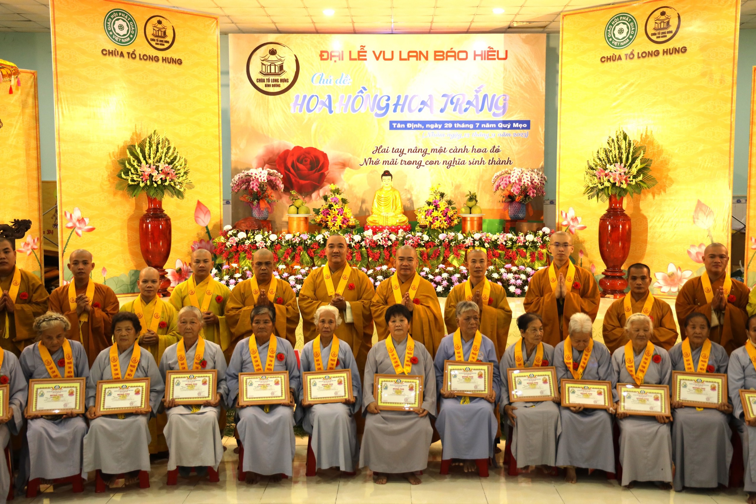 Bình Dương: chùa Tổ Đỉa Long Hưng tổ chức lễ Vu Lan , dâng Pháp y và mừng thọ Phật tử trên 70 tuổi
