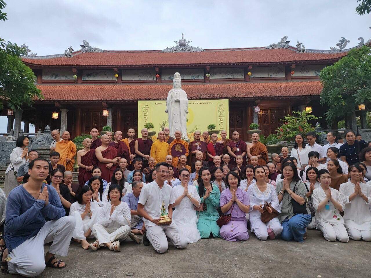 Hà Nội: Hòa thượng Thích Viên Minh thăm khóa Thiền Vipassana